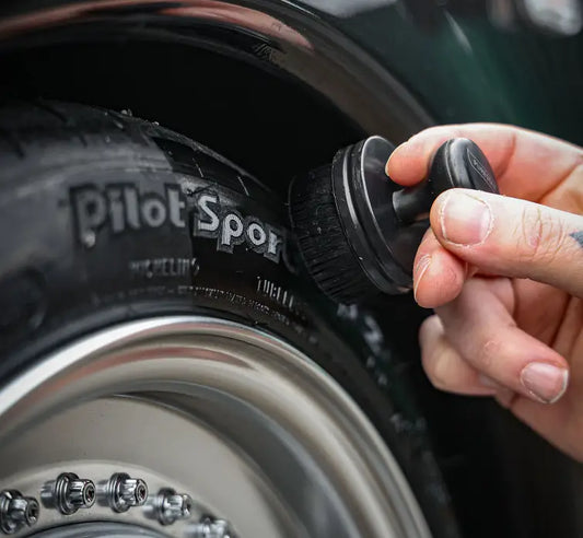 CLEAN. Tyre Dressing