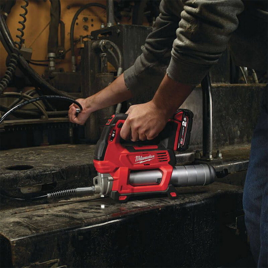 MILWAUKEE M18GG-501X GREASE GUN KIT (1 X 5.0Ah BATTERIES + CHARGER IN HD BOX)